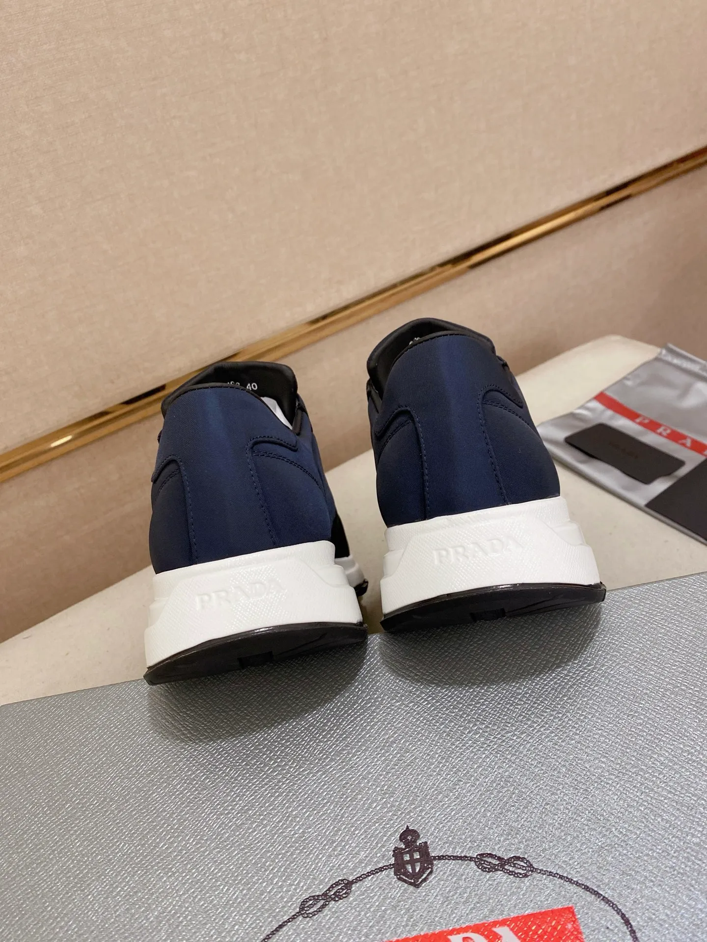 Factory price 540💰 ✔️✔️✔️High version High-quality new PRADA counters are on the market at the same time. The new men's shoes and 😘fabrics are selected from imported first-layer cowhide and are made by pure handcrafts. Lining: Full cowhide lining. 👍🏿 High-end ☄️ air-cushion molded anti-slip rubber outsole, exquisite lines, simple and elegant, comfortable and high-end for leisure travel. Code number: 38 to 44